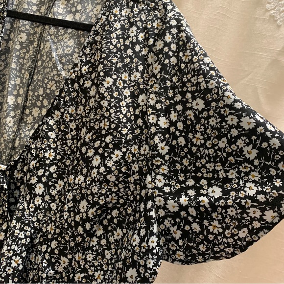 Black with White Ditsy Floral Print Tie-Front Cropped Blouse - Picture 7 of 14